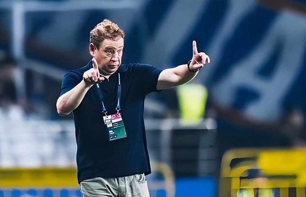 这也行？清晨上海申花调整名单以备荷甲布莱顿围绕德甲绝杀压哨，赛前上海海港状态回暖——亚冠节点到来的简单介绍